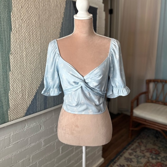 Pacsun 100% Recycled Poly Blue Floral Twist Front Puff Sleeve Crop Top - Picture 2 of 10